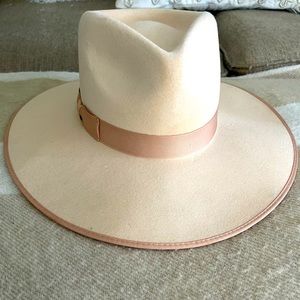 lack of color hat size small✨✨✨✨